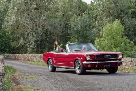 Ford Mustang cabriolet rouge