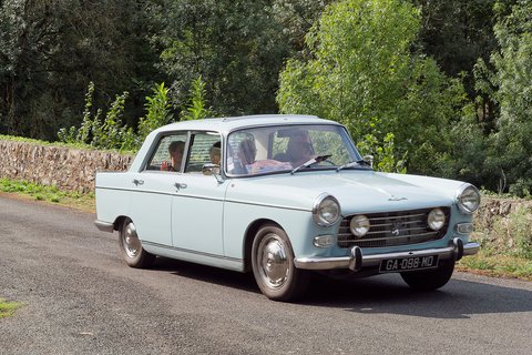 Peugeot 404 bleu pâle